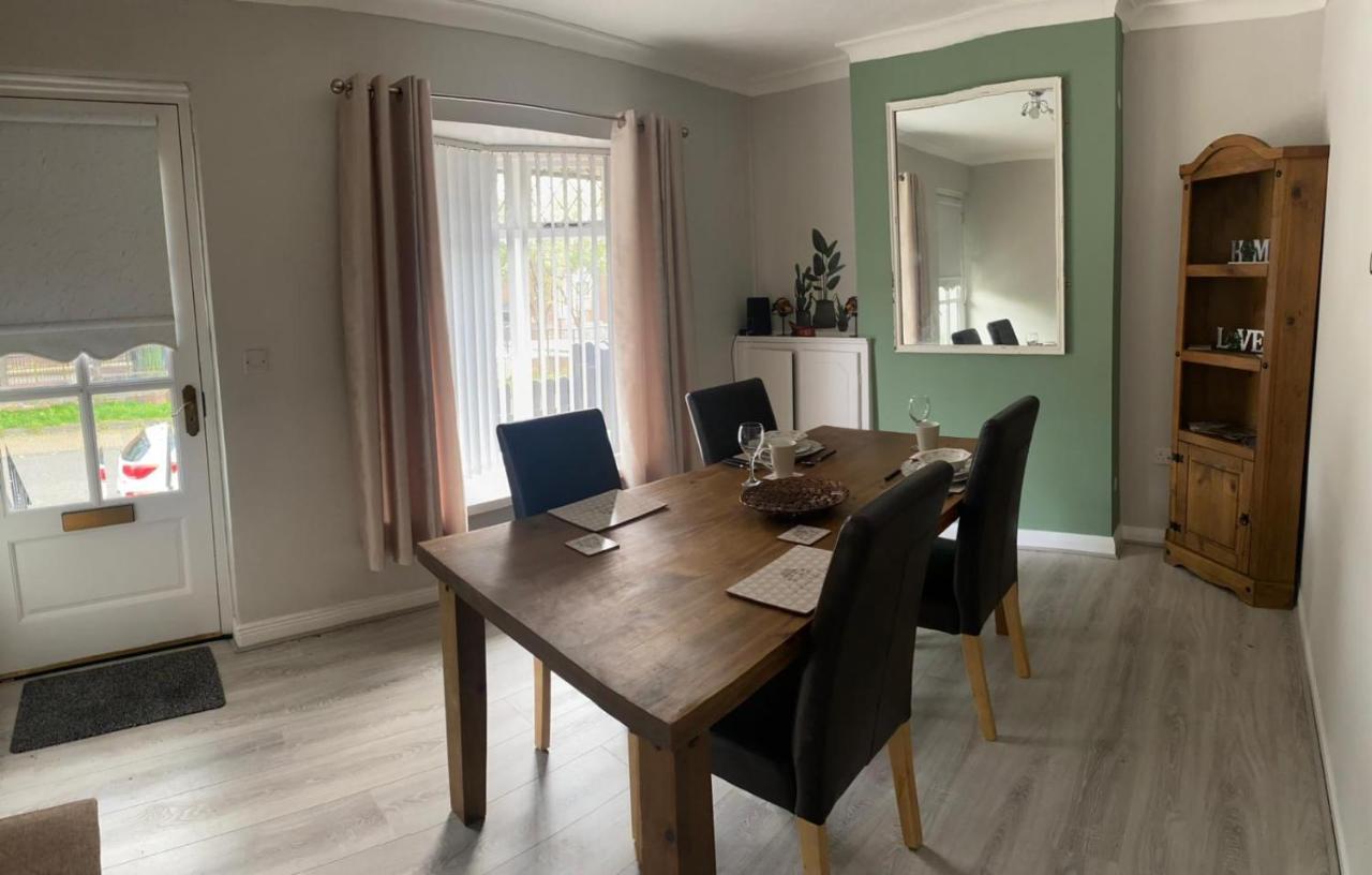 Mairead - Cosy Property In Gaeltacht Quarter Belfast Buitenkant foto