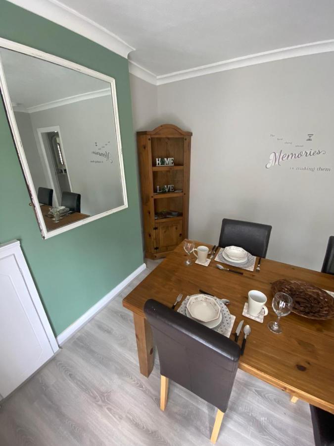 Mairead - Cosy Property In Gaeltacht Quarter Belfast Buitenkant foto