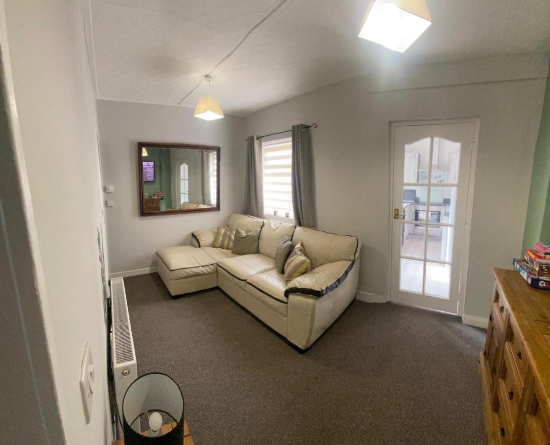 Mairead - Cosy Property In Gaeltacht Quarter Belfast Buitenkant foto