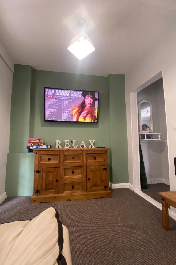 Mairead - Cosy Property In Gaeltacht Quarter Belfast Buitenkant foto