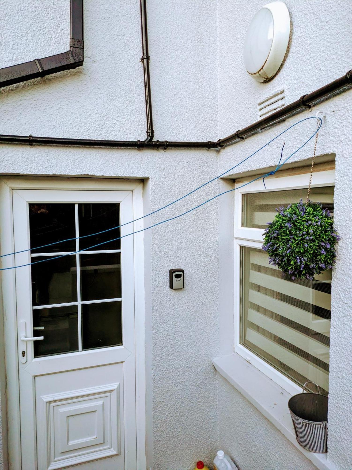 Mairead - Cosy Property In Gaeltacht Quarter Belfast Buitenkant foto